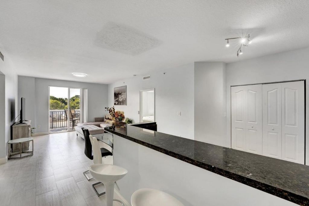 250 NE 3rd Avenue, Unit 1317, Delray Beach, FL 33444 Photo