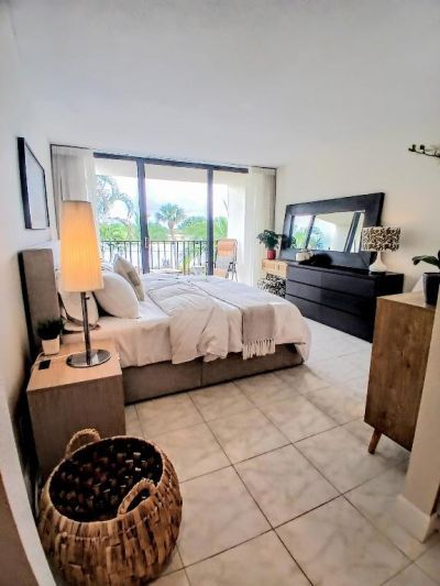 1830 Embassy Drive, Unit 309, West Palm Beach, FL 33401 Photo