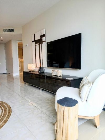 1830 Embassy Drive, Unit 309, West Palm Beach, FL 33401 Photo