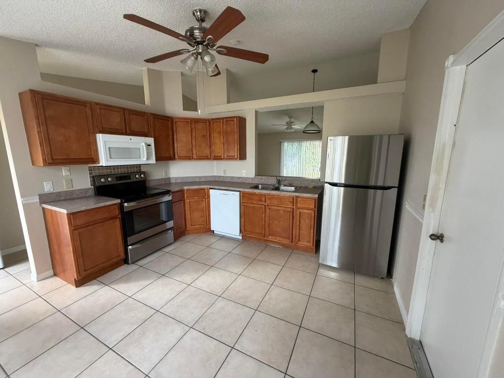 2342 SW Bayshore Boulevard, Port Saint Lucie, FL 34984 Photo