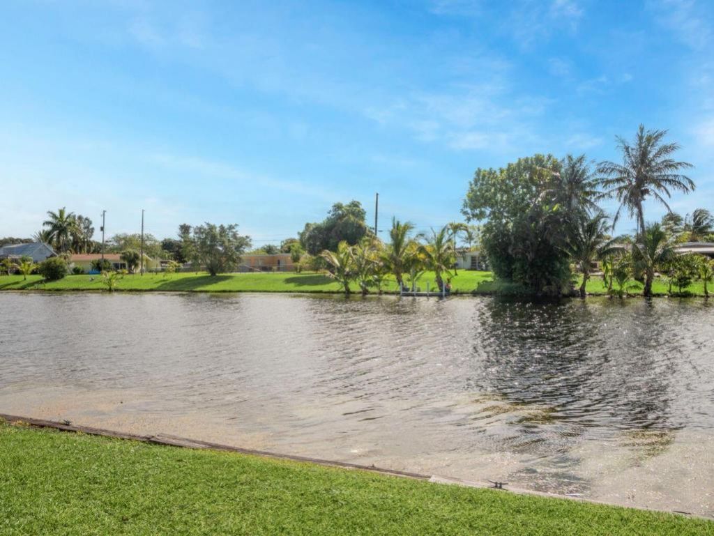 106 Pepper Tree Crescent, Royal Palm Beach, FL 33411 Photo