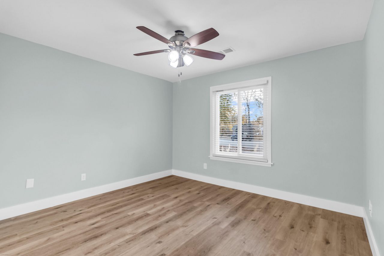 106 Teddy Court Photo 16