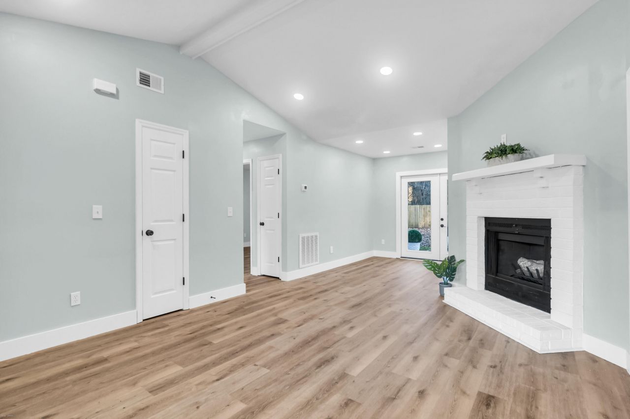 106 Teddy Court Photo 36