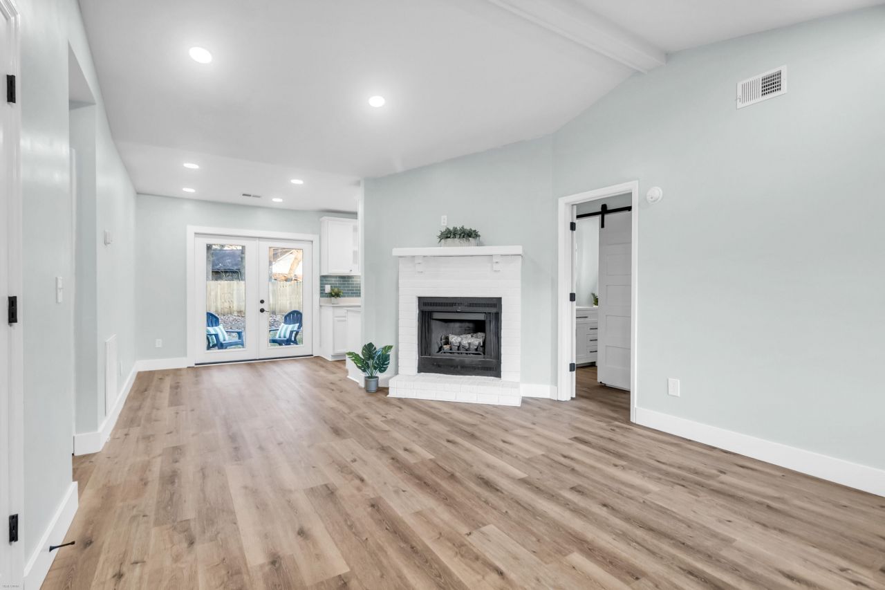 106 Teddy Court Photo 37