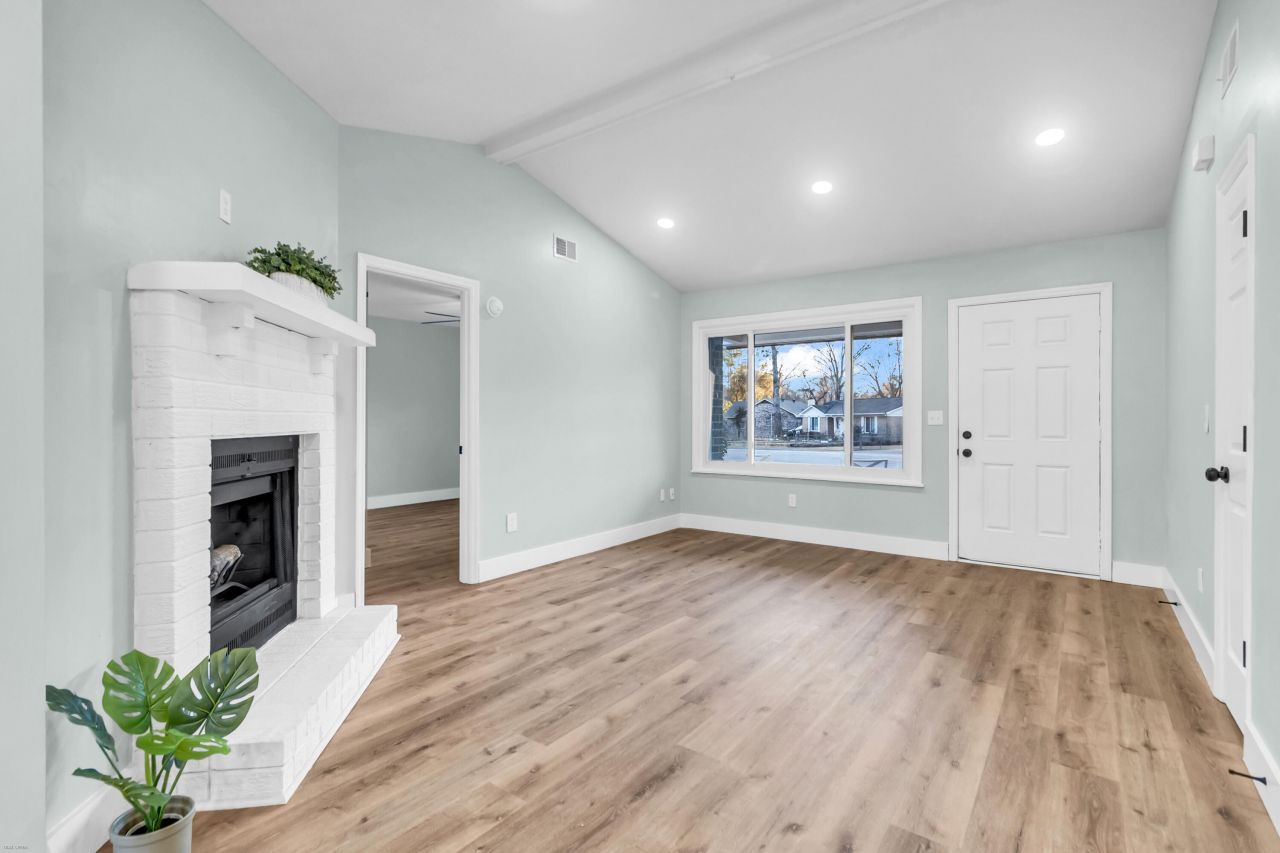 106 Teddy Court Photo 38