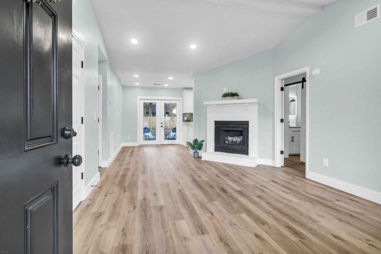 106 Teddy Court Photo 5