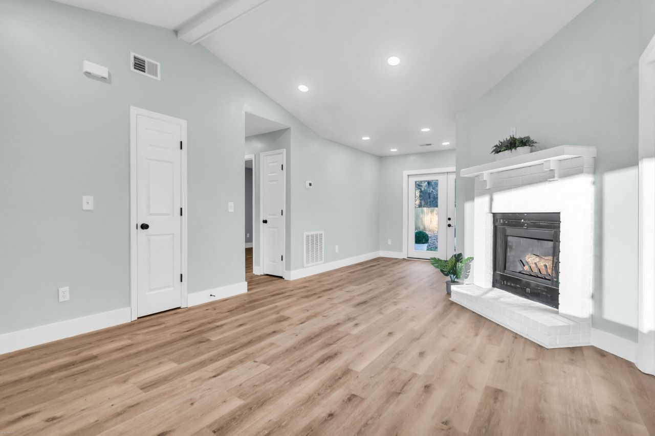 106 Teddy Court Photo 7