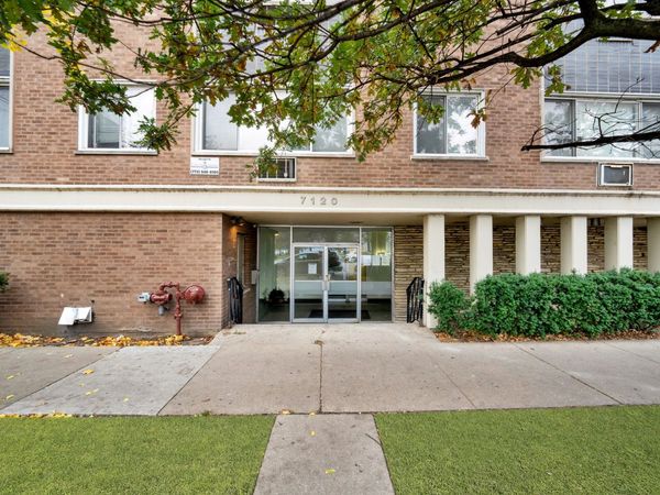 7120 N Sheridan Road, Unit 216, Chicago, IL 60626