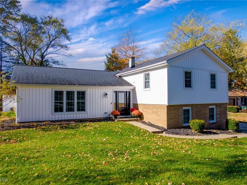 830 S Parkview Drive, Aurora, OH 44202 Photo 1