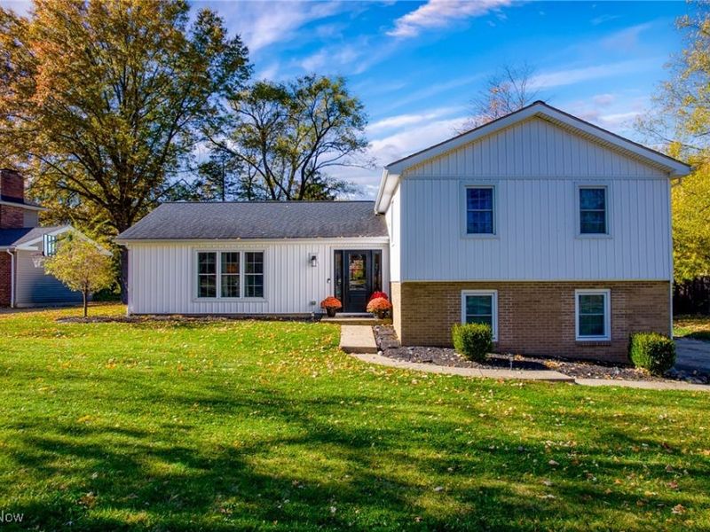 830 S Parkview Drive, Aurora, OH 44202 Photo 2