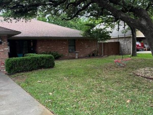 1809 N Cypress Avenue, Stephenville, TX 76401