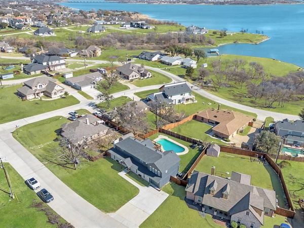 710 Meadow Lake Drive, Lakewood Village, TX 75068