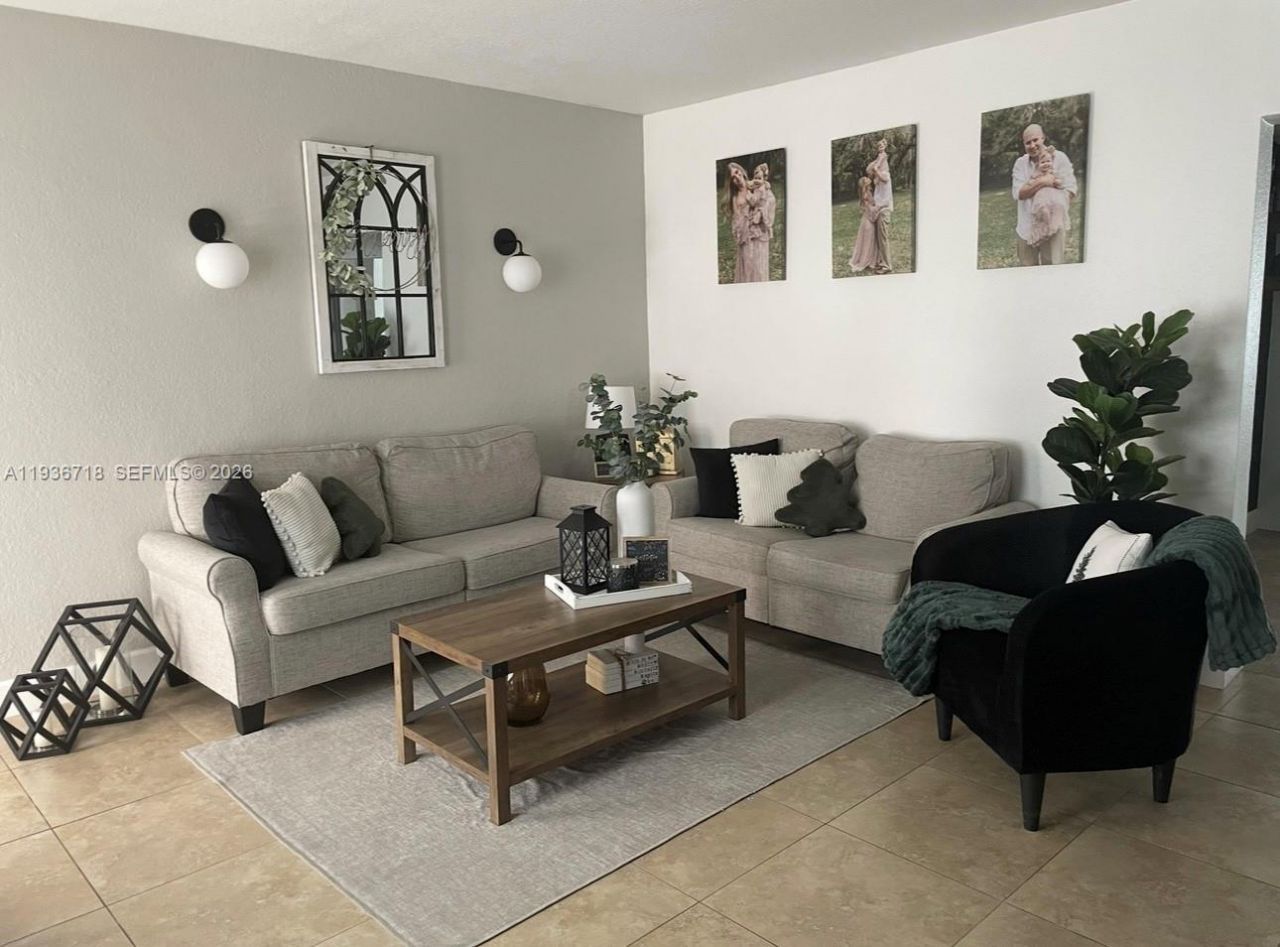 17831 NW 84th Ct, Miami, FL 33015 Photo