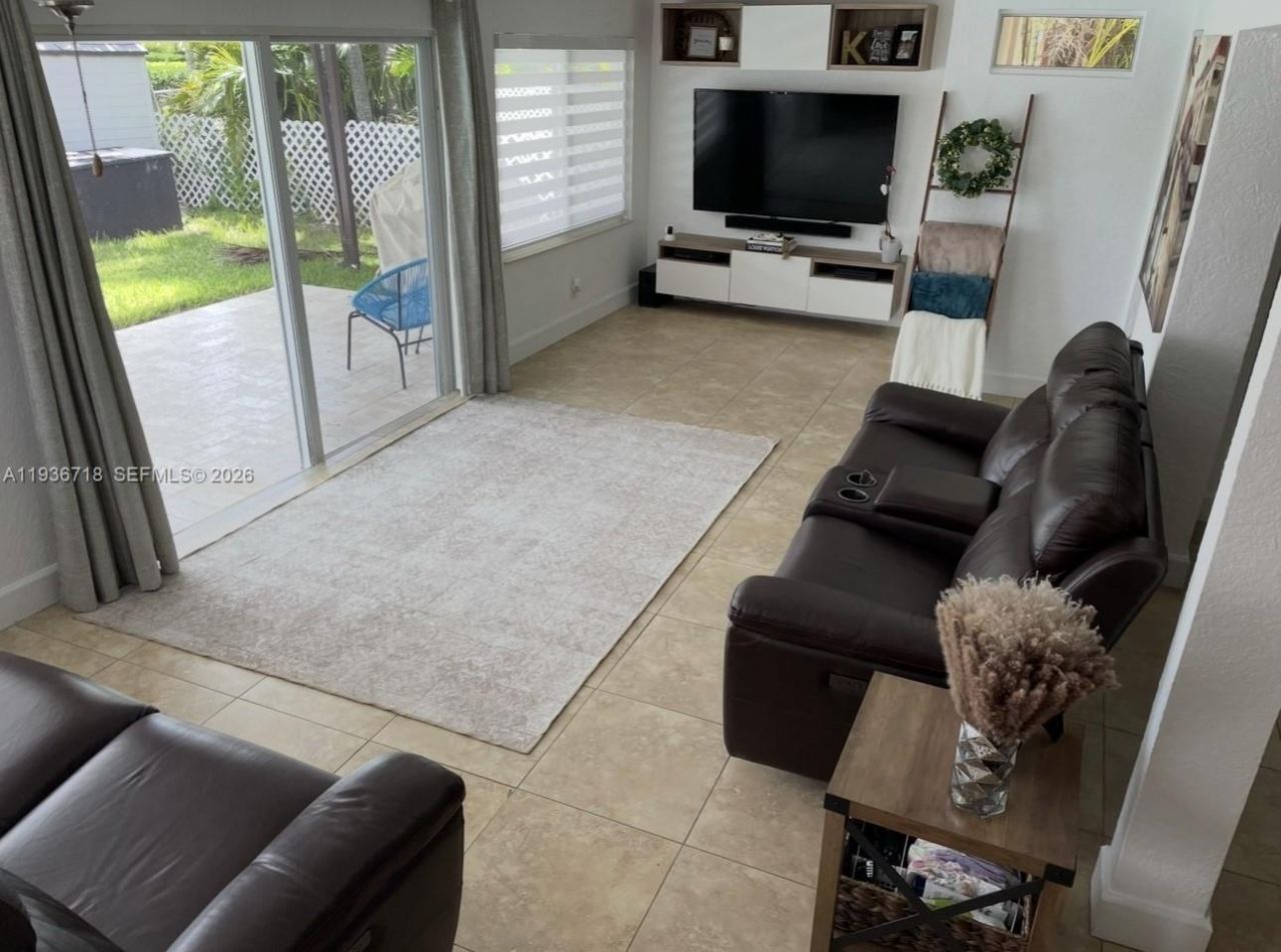 17831 NW 84th Ct, Miami, FL 33015 Photo