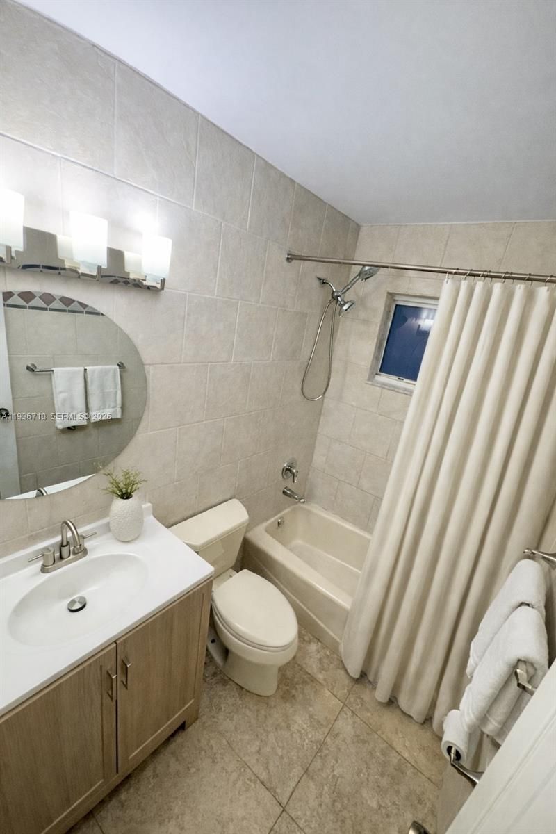 17831 NW 84th Ct, Miami, FL 33015 Photo