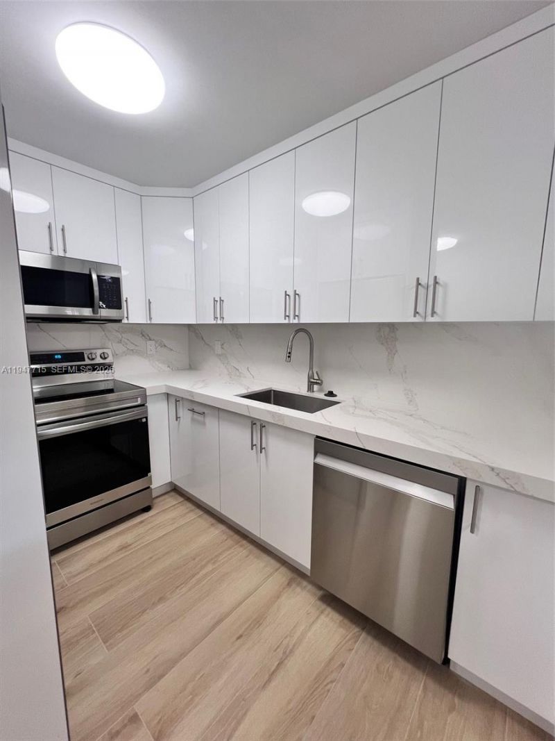 840 SW 129th Pl, Unit 101, Miami, FL 33184 Main Photo