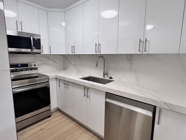 840 SW 129th Pl, Unit 101, Miami, FL 33184