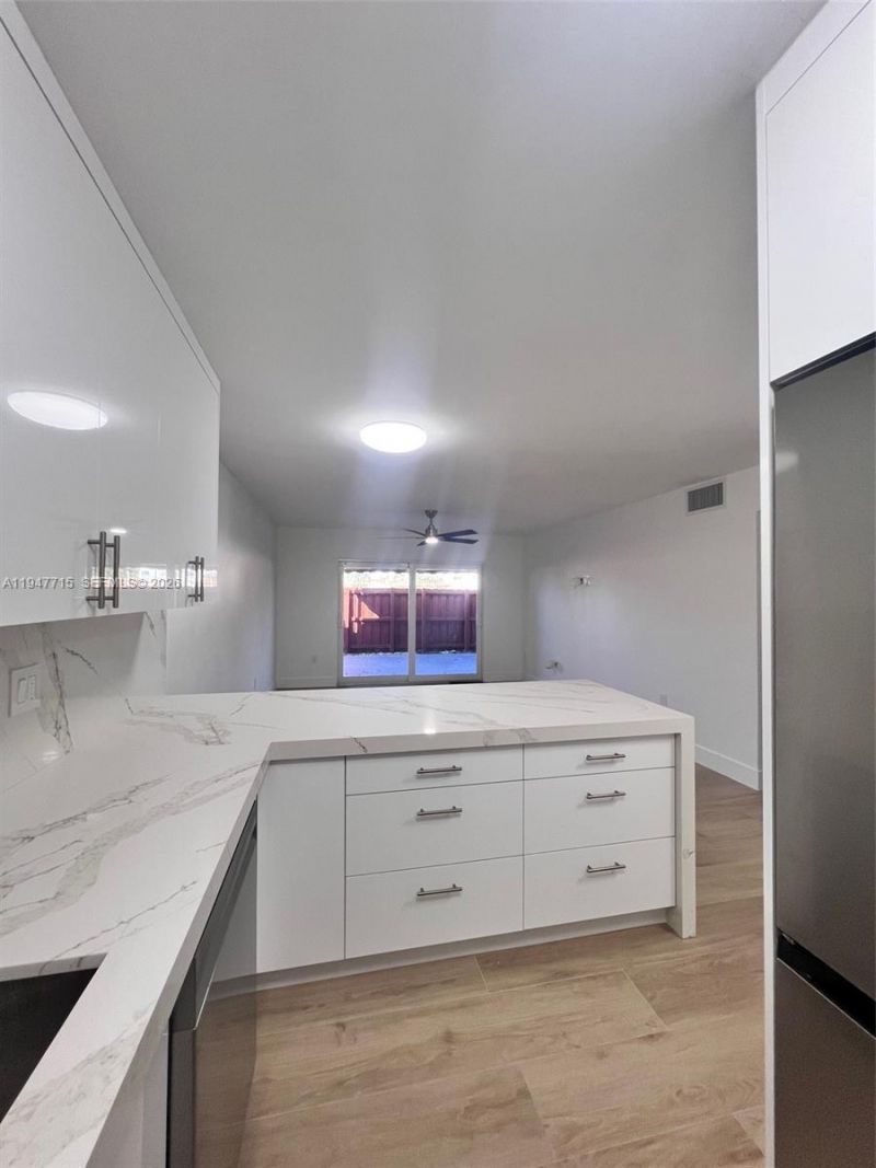 840 SW 129th Pl, Unit 101, Miami, FL 33184 Photo