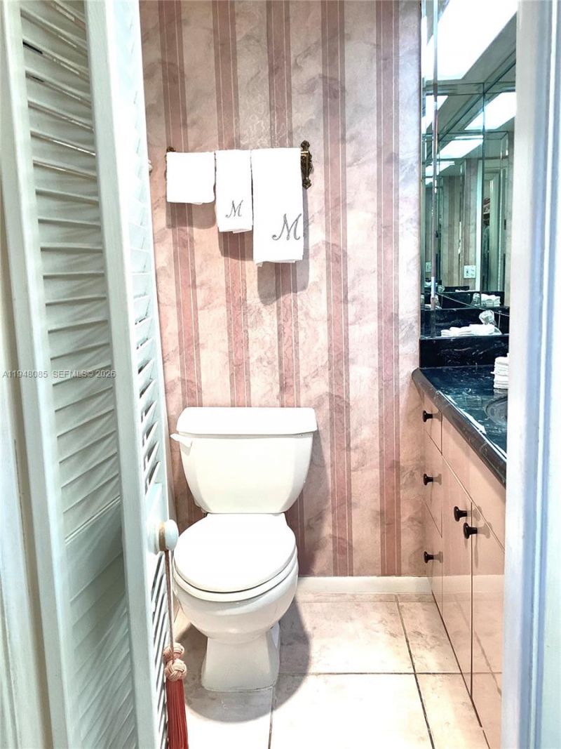 3300 N Palm Aire Dr, Unit 504, Pompano Beach, FL 33069 Photo