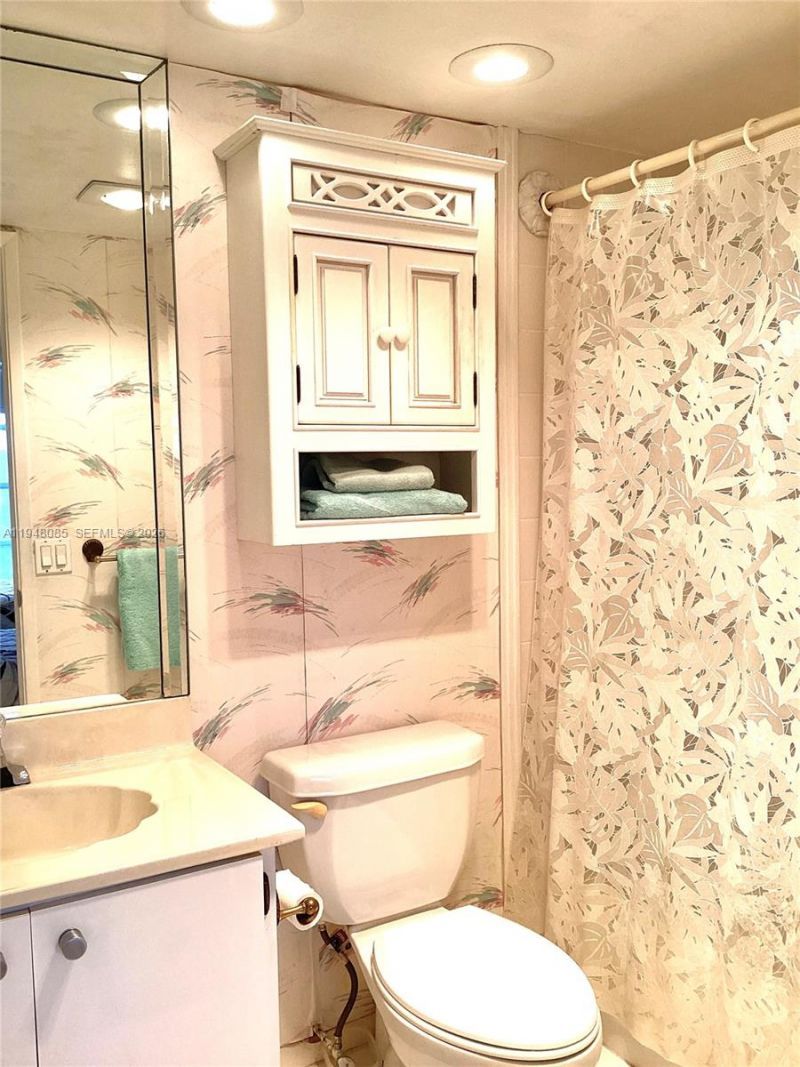 3300 N Palm Aire Dr, Unit 504, Pompano Beach, FL 33069 Photo