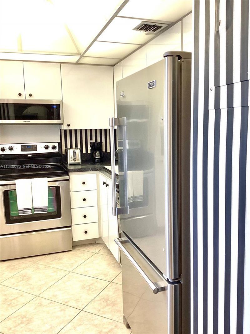 3300 N Palm Aire Dr, Unit 504, Pompano Beach, FL 33069 Photo