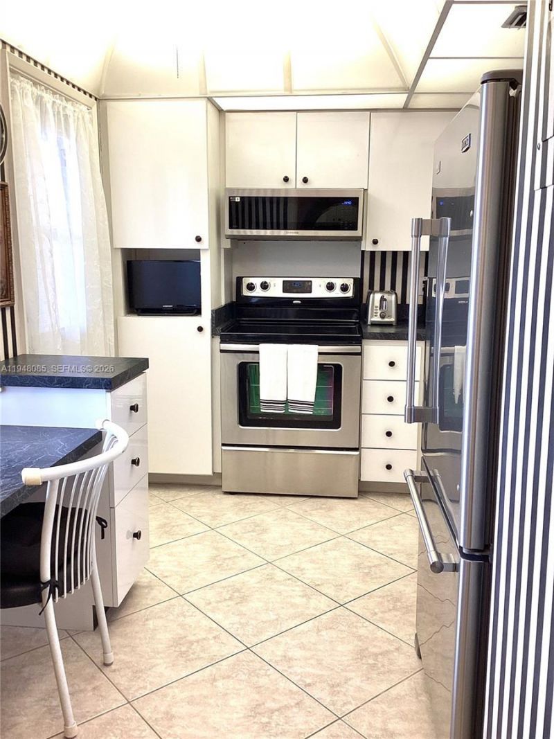 3300 N Palm Aire Dr, Unit 504, Pompano Beach, FL 33069 Photo