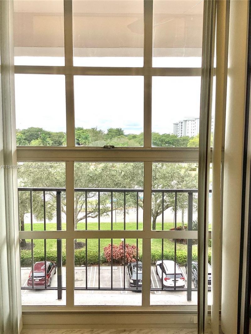 3300 N Palm Aire Dr, Unit 504, Pompano Beach, FL 33069 Photo