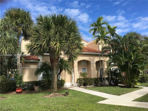 561 Racquet Club Rd, Unit 21, Weston, FL 33326