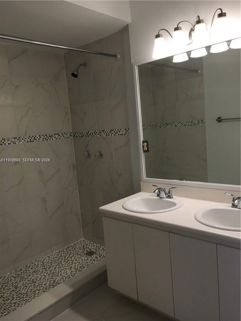 561 Racquet Club Rd, Unit 21, Weston, FL 33326 Photo