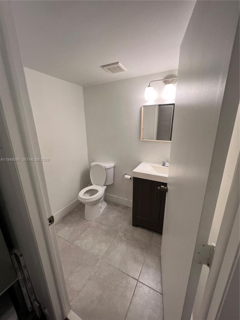 561 Racquet Club Rd, Unit 21, Weston, FL 33326 Photo
