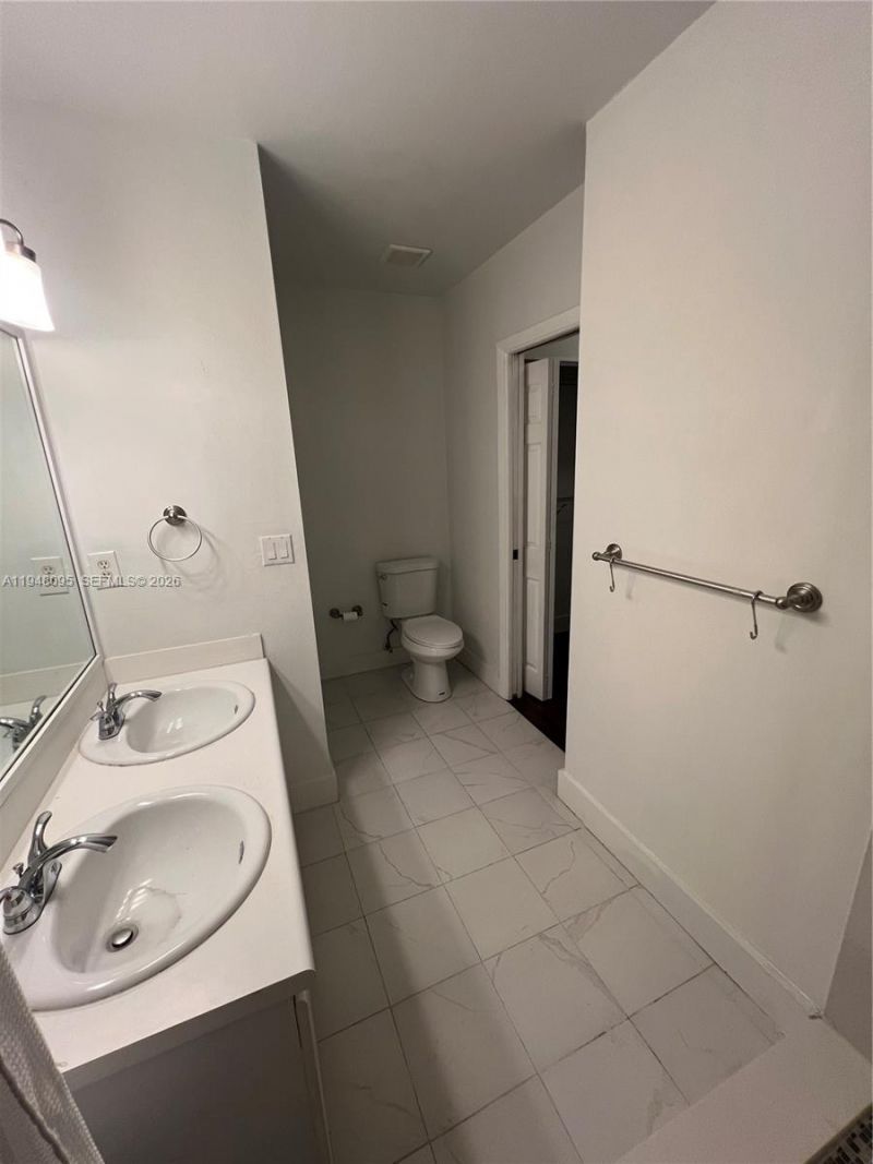 561 Racquet Club Rd, Unit 21, Weston, FL 33326 Photo