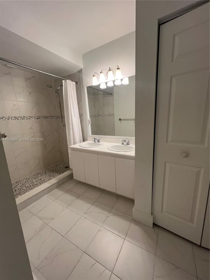 561 Racquet Club Rd, Unit 21, Weston, FL 33326 Photo