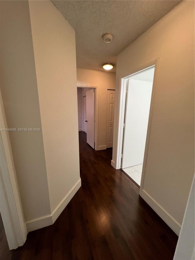 561 Racquet Club Rd, Unit 21, Weston, FL 33326 Photo