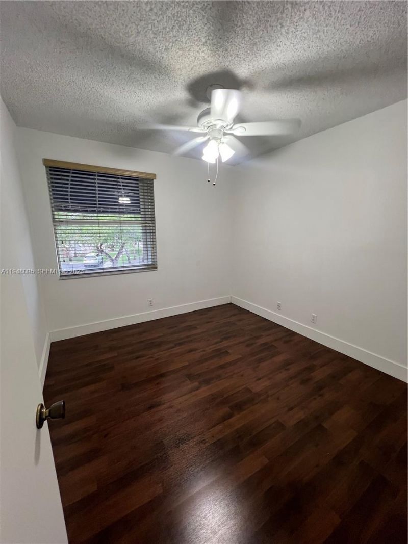 561 Racquet Club Rd, Unit 21, Weston, FL 33326 Photo