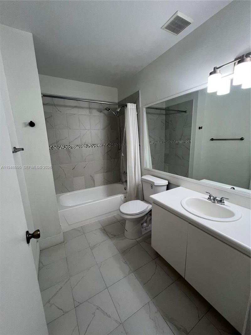 561 Racquet Club Rd, Unit 21, Weston, FL 33326 Photo