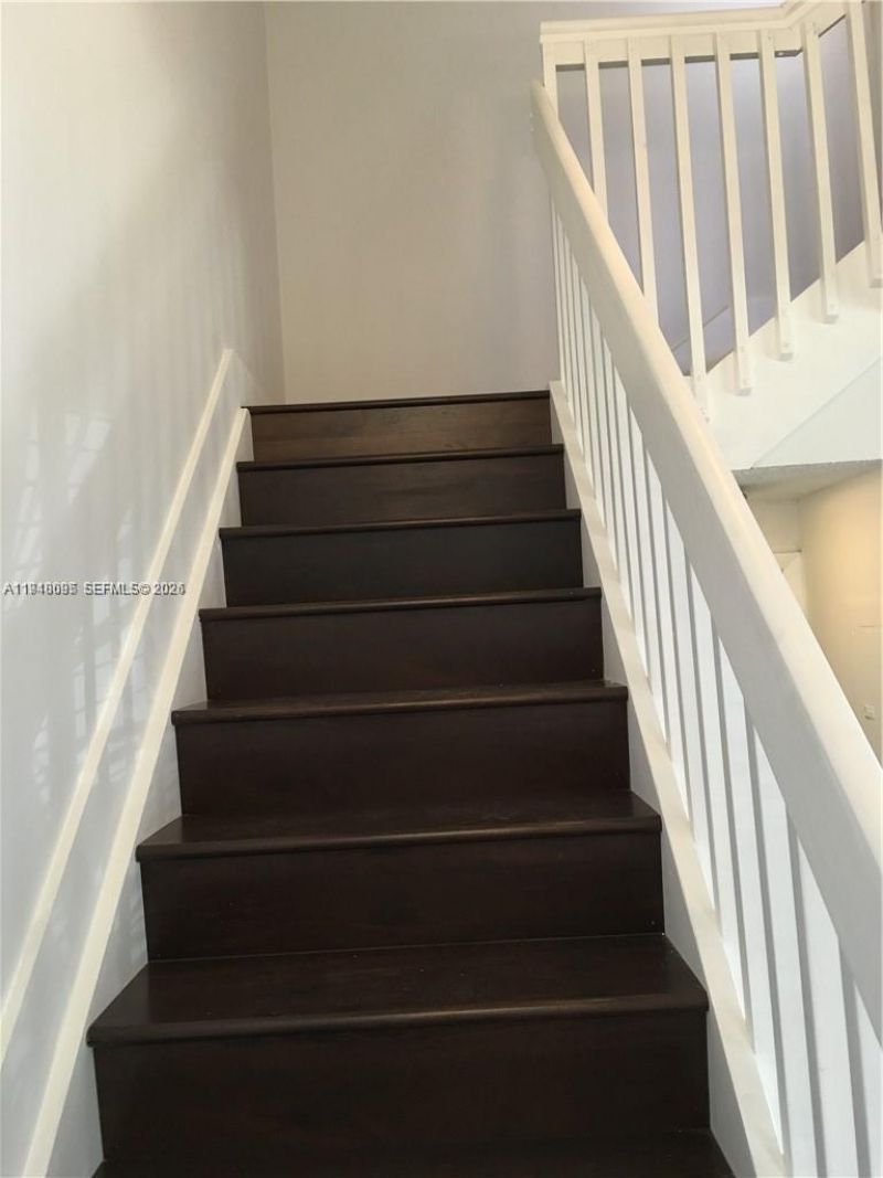 561 Racquet Club Rd, Unit 21, Weston, FL 33326 Photo