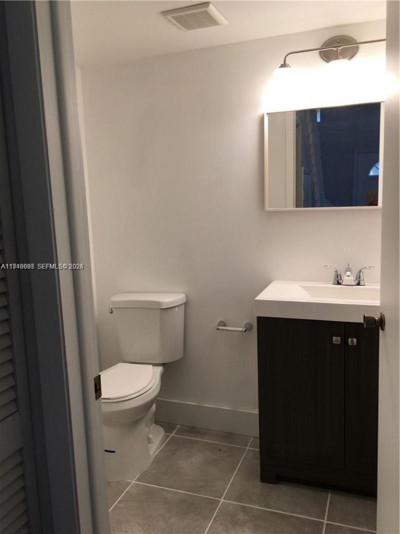 561 Racquet Club Rd, Unit 21, Weston, FL 33326 Photo