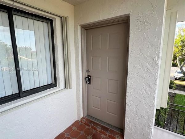 379 Lakeview Dr, Unit 205, Weston, FL 33326