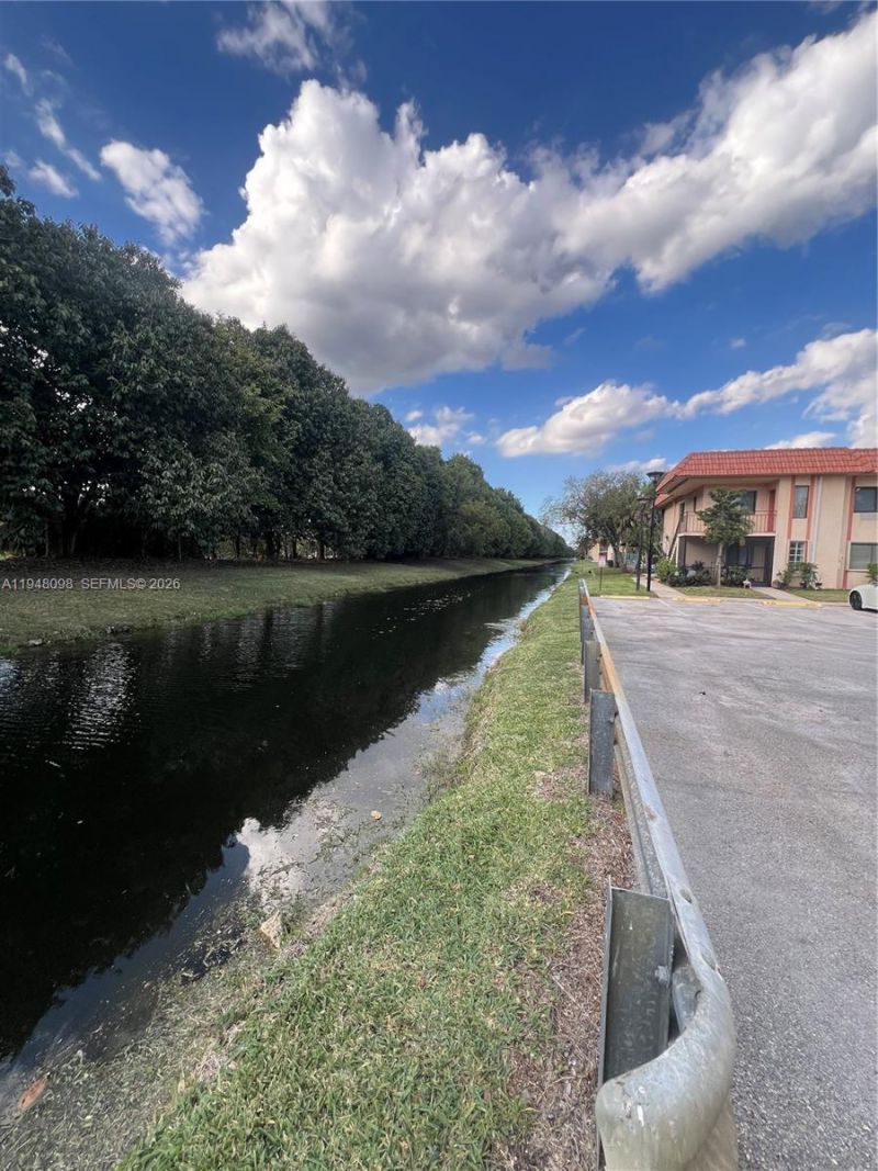 379 Lakeview Dr, Unit 205, Weston, FL 33326 Photo