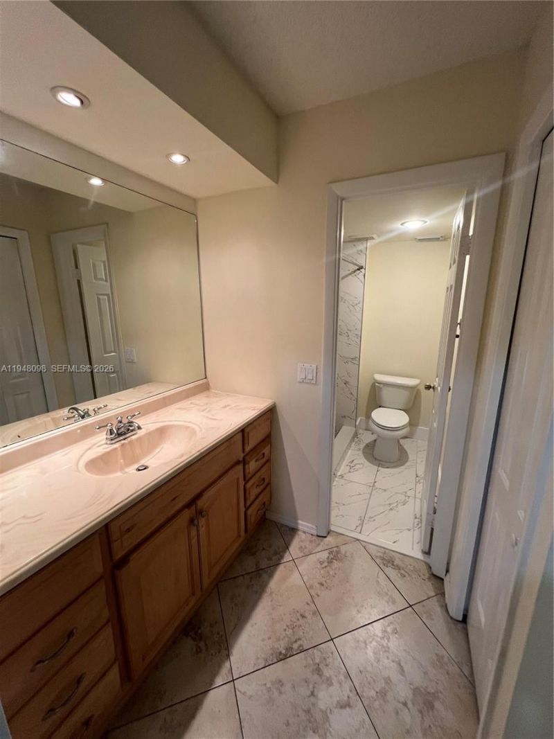 379 Lakeview Dr, Unit 205, Weston, FL 33326 Photo