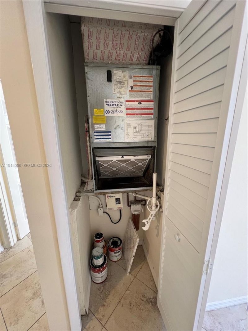 379 Lakeview Dr, Unit 205, Weston, FL 33326 Photo