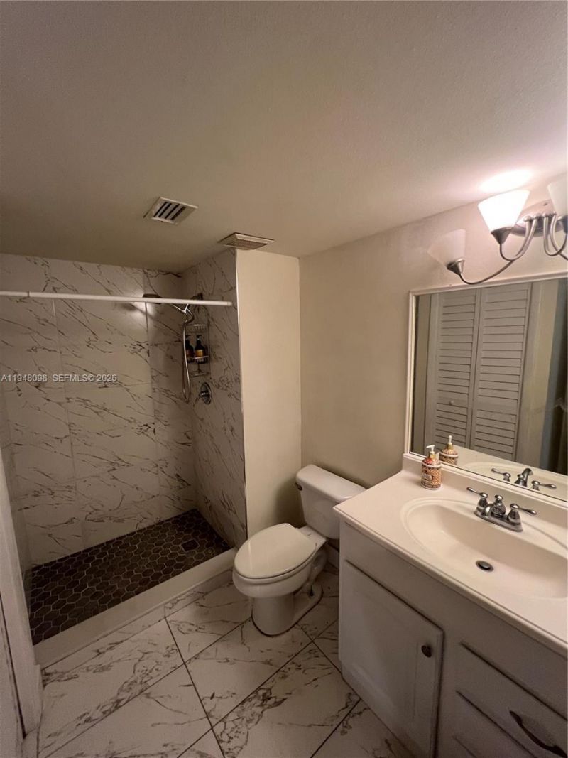 379 Lakeview Dr, Unit 205, Weston, FL 33326 Photo
