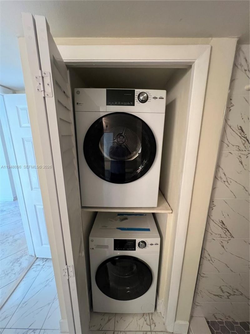 379 Lakeview Dr, Unit 205, Weston, FL 33326 Photo