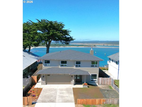 360 2ND ST, Bandon, OR 97411