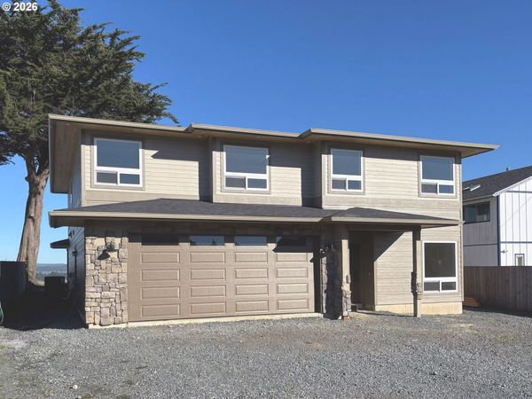 360 2ND ST, Bandon, OR 97411
