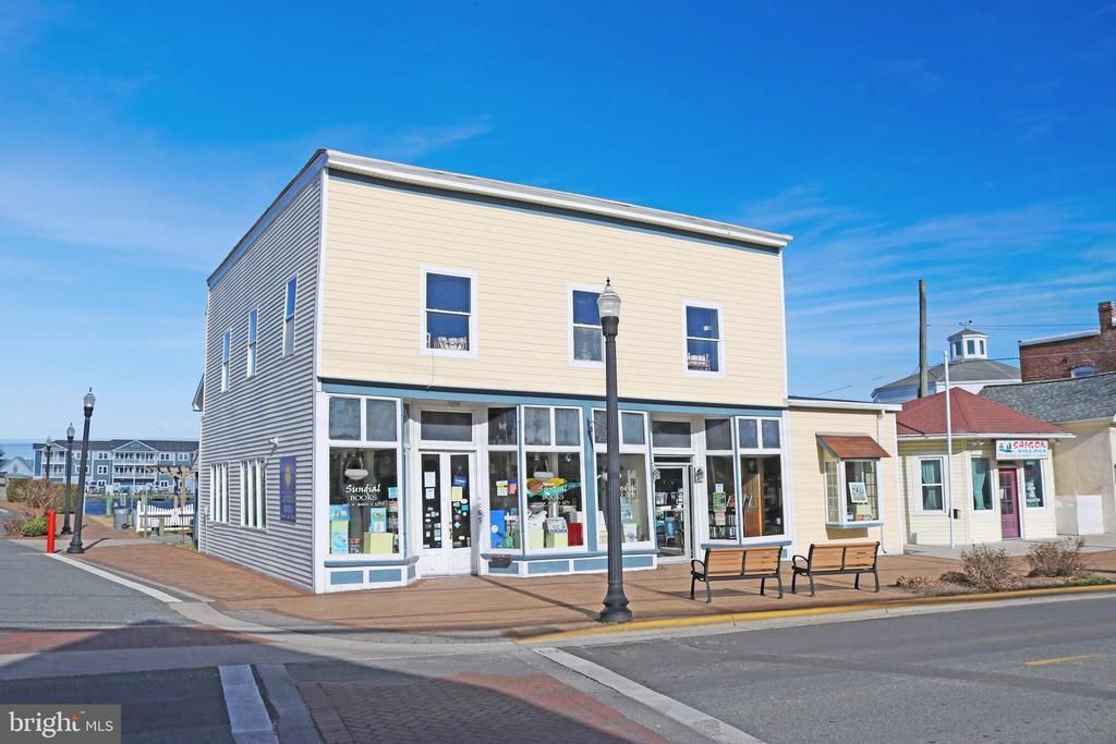 4065 MAIN STREET, CHINCOTEAGUE ISLAND, VA 23336