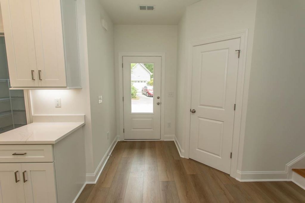 2212 Dykman Circle Photo 11