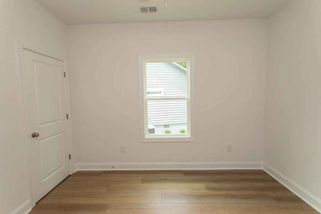 2212 Dykman Circle Photo 7