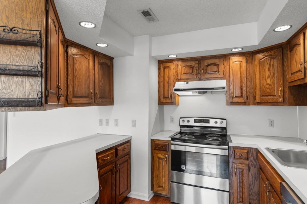 4218 Pinehurst Circle Photo 10