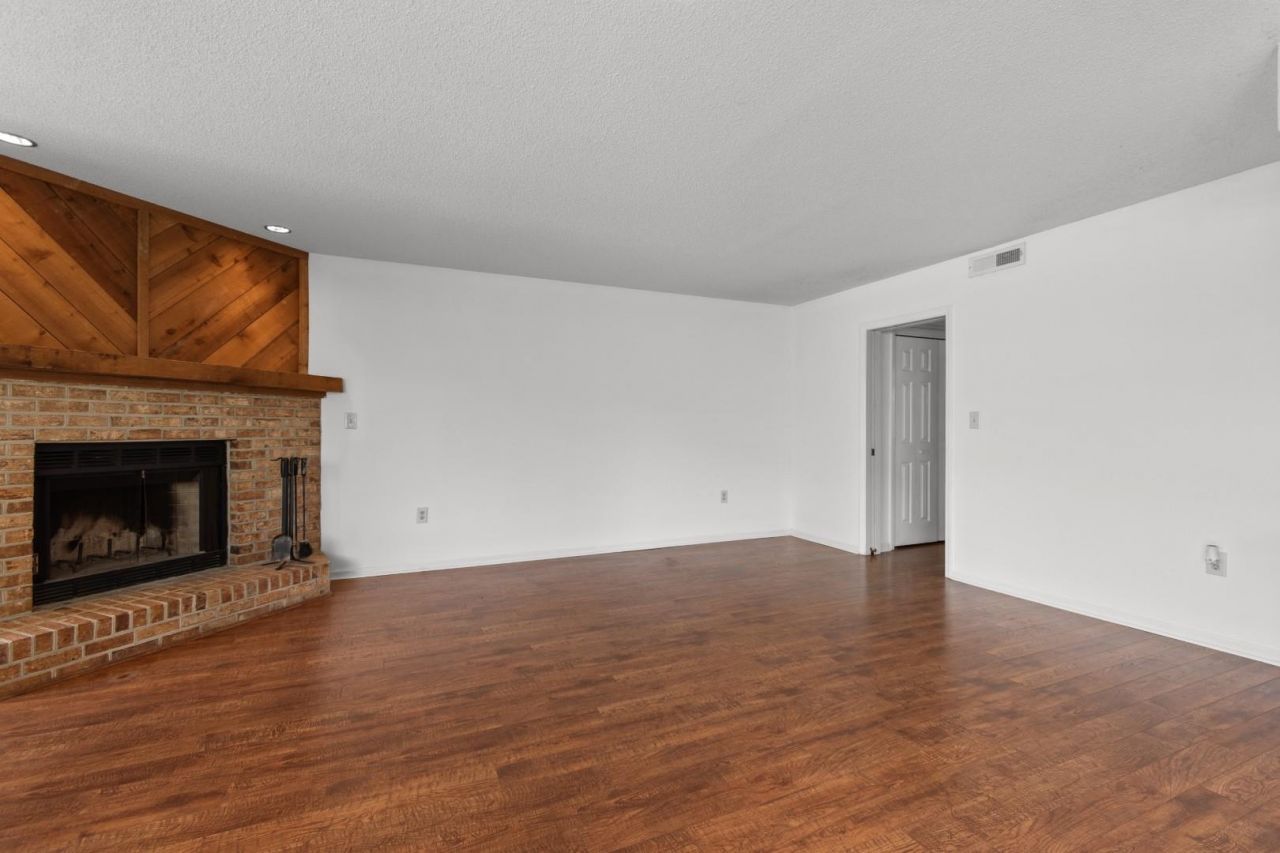 4218 Pinehurst Circle Photo 13